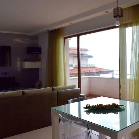 Luxury Beachfront Sea Club Sarafovo アパート