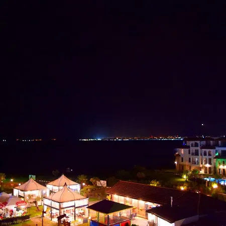 Luxury Beachfront Sea Club Sarafovo アパート *