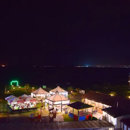 Luxury Beachfront Sea Club Sarafovo アパート
